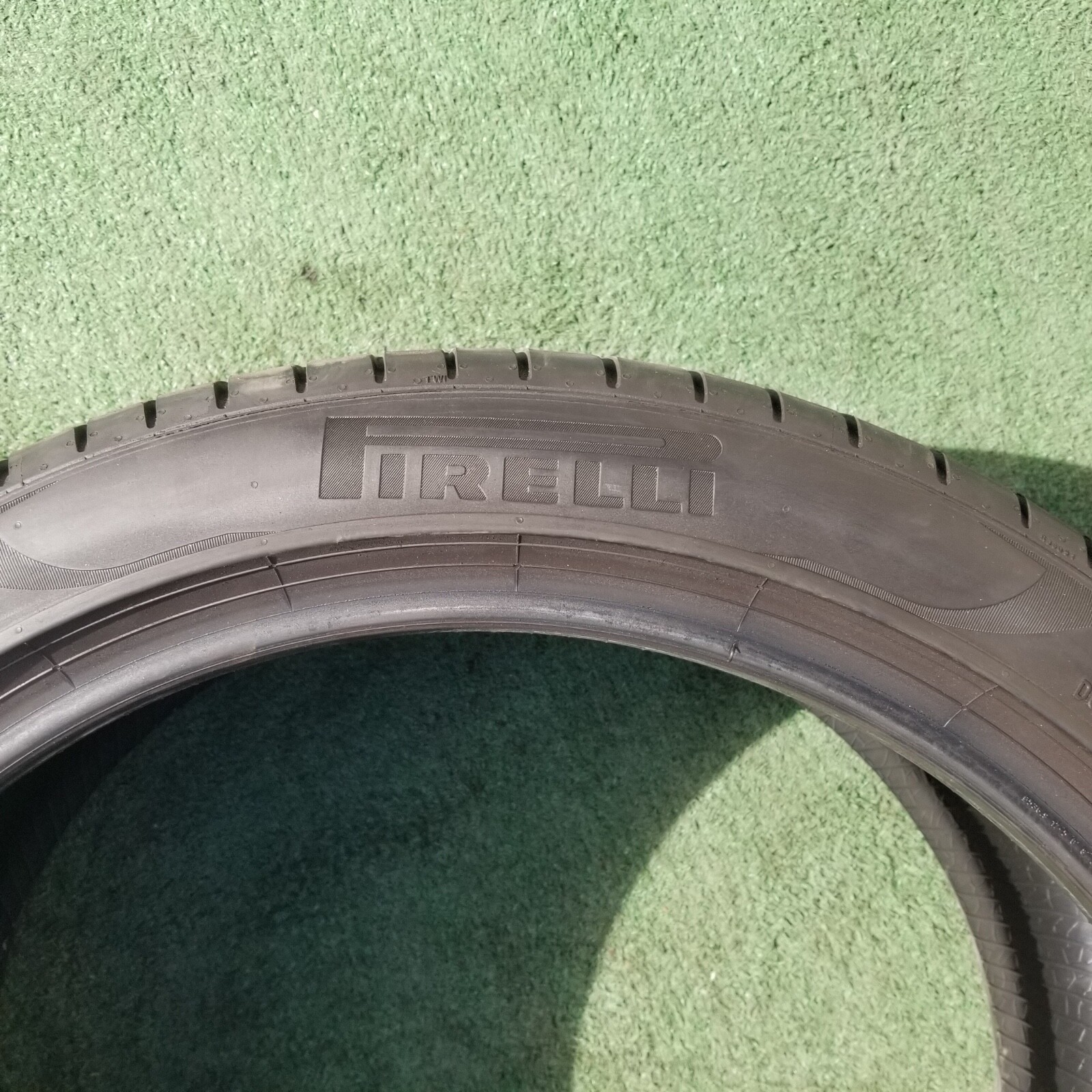 265/40R21 Pirelli P Zero PZ4 Tire 265/40ZR-21 B Bentley Continental GT PNCS 60%