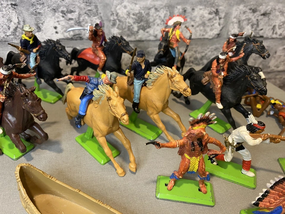 BRITAINS LTD 1971 Cowboys & Indians Civil War Bundle - Horses - Figures -canoes. - Image 3 of 4