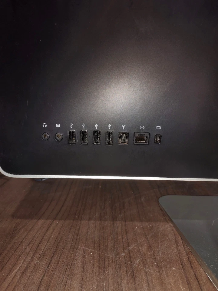 Good Condition Apple 24inch iMac Silver Early 2009 2.66GHz C2D 4GB RAM 640GB HDD - Image 4 of 4