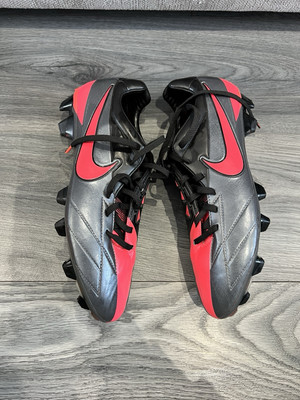 nike total 90 laser size 8