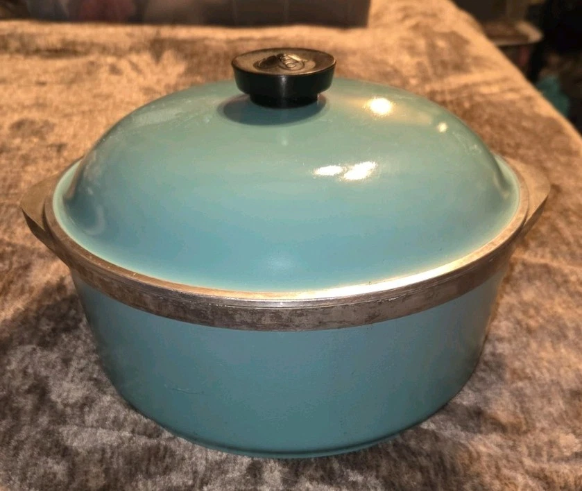 EUC Club Teal Aqua Blue Club Cast Aluminum Dutch Oven 4 Quart Round Charity
