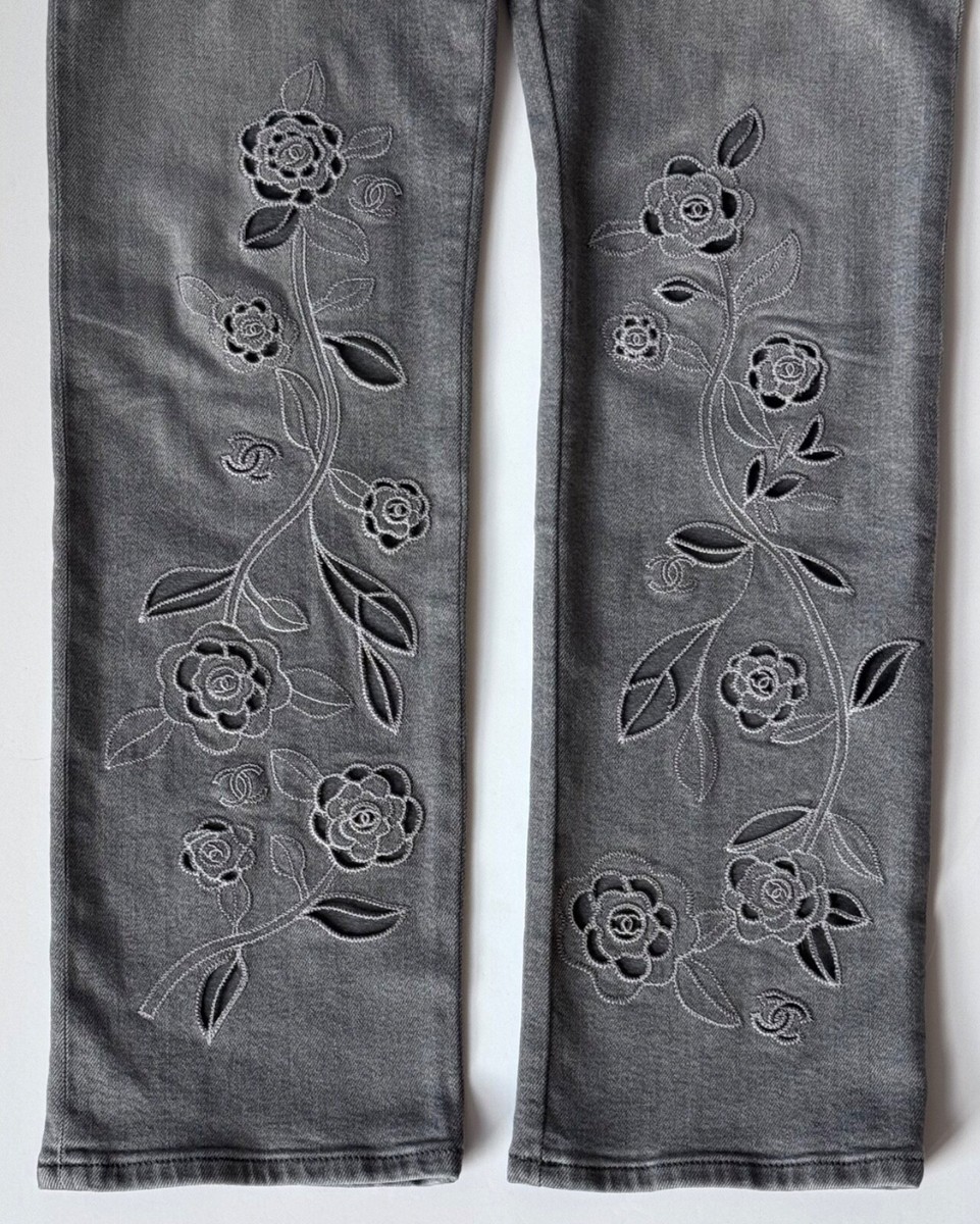 $3450 2024 24P CHANEL GRAY JEANS CC LOGO EMBROIDERED DENIM