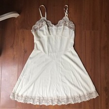 vintage vanity fair nylon slip lace trim adjustable straps size 32 USA made