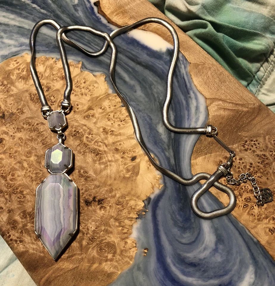 Kendra Scott Wyatt Iridescent 蓝色花边玛瑙银色吊坠项链 罕见 HTF — 第 3/4 张图片