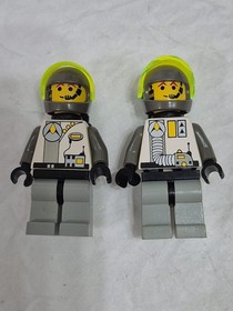 Lego Vintage Space Exploriens 6899-Nebula Outpost. Not Complete w/2 Figures 1996