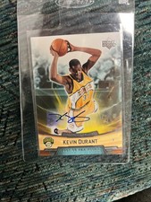 Kevin Durant 2007-08 Upper Deck Rookie Box Set Autograph Card #11. rookie card picture