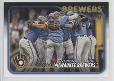 2024 Topps Series 2 Milwaukee Brewers #533 w7v