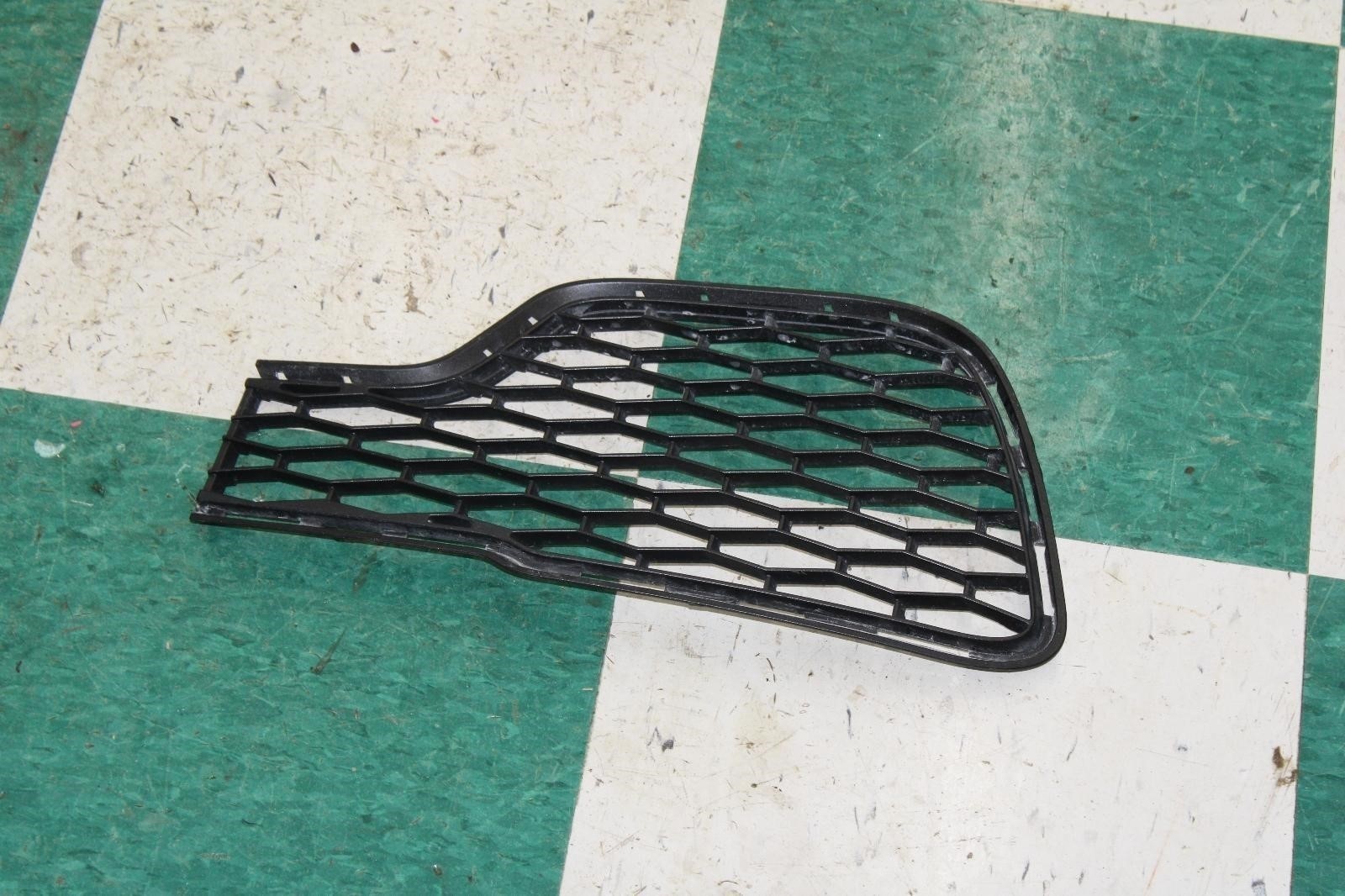 14-17 GHIBLI Black Driver LH Left L Lower Outer Bumper Grille Grill OEM Factory