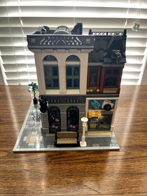 LEGO Creator Expert: Brick Bank (10251) - Used - 90-95% Complete
