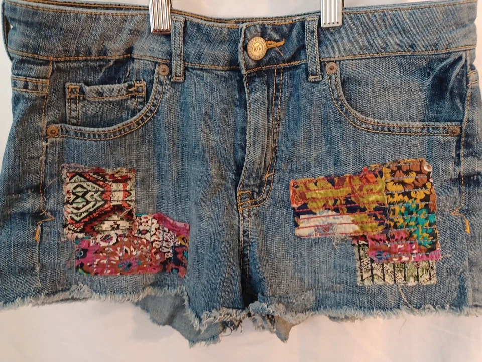 Aeropostale 女式短裤 6 码纽约高腰短花卉拼布 — 第 2/4 张图片