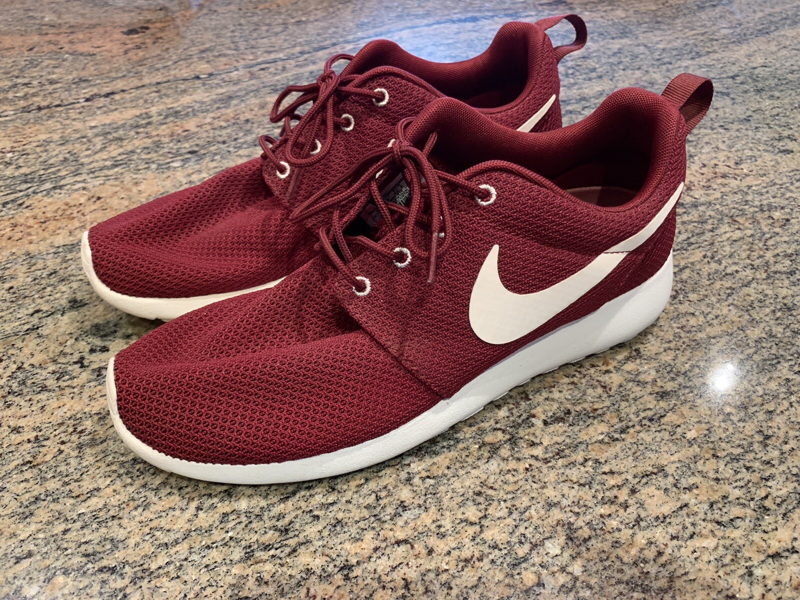 nike roshe burgundy and white