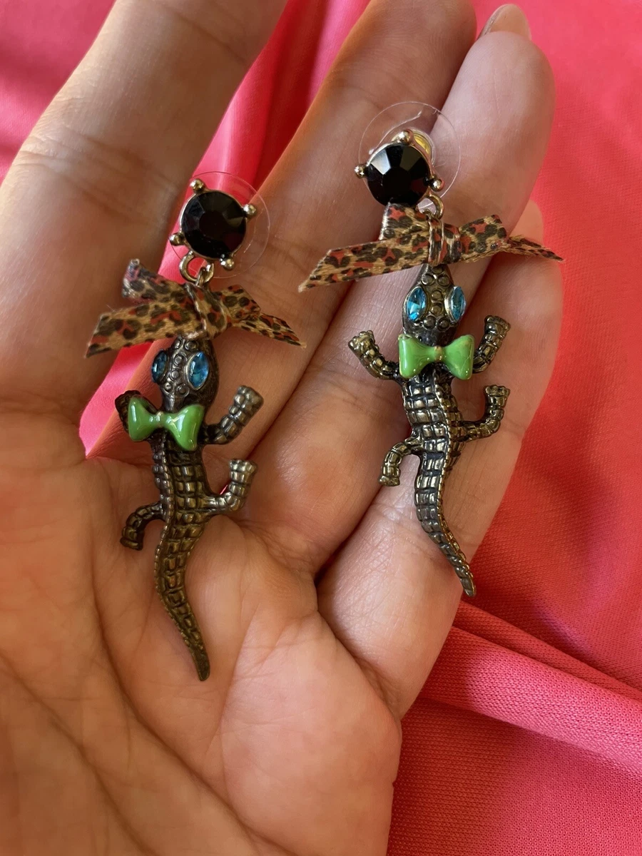Betsey johnson 2024 bow earrings