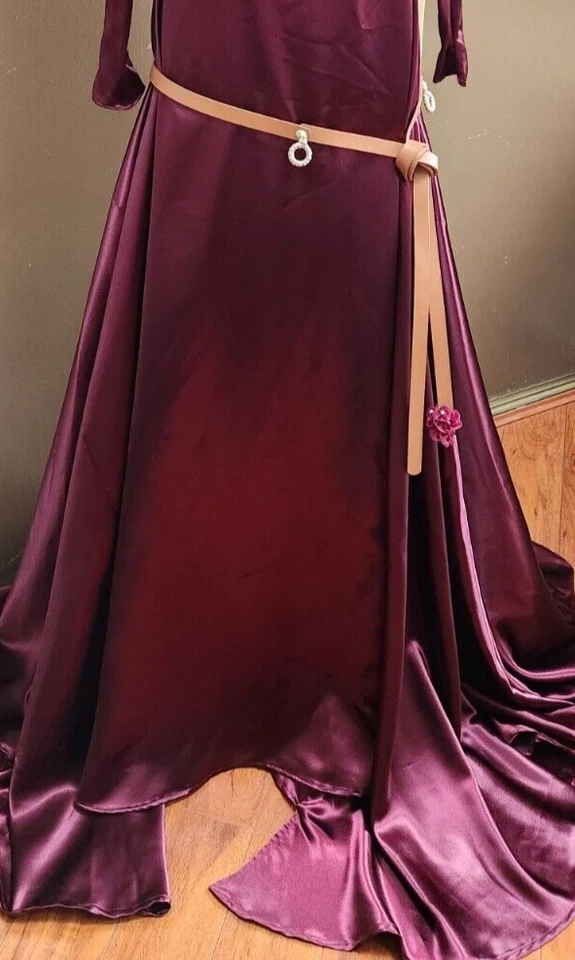 Medieval Women's Dress (handmade) size Small. Includes Head Band and Belt - Image 4 of 4