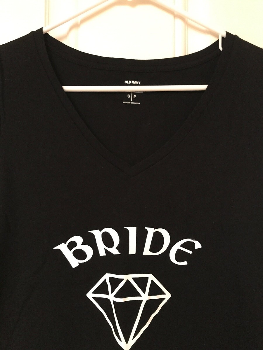 Robe de cocktail dos nu en crêpe satiné avec jupe évasée Robe de cocktail dos nu en crêpe satiné avec jupe évasée