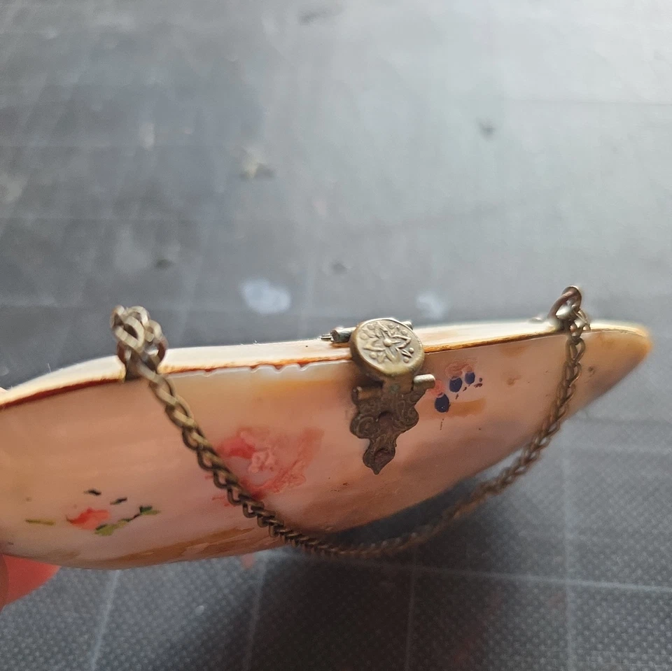 Antiguo mini monedero con caparazón de madreperla prístino interior decoración tocador Foto 3 de 4