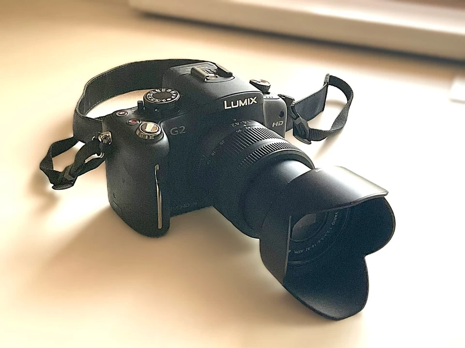 Panasonic Lumix DMC-G2 12.1MP Digital Camera G Vario 14-45mm Lens & Accessories, photo 2 of 5