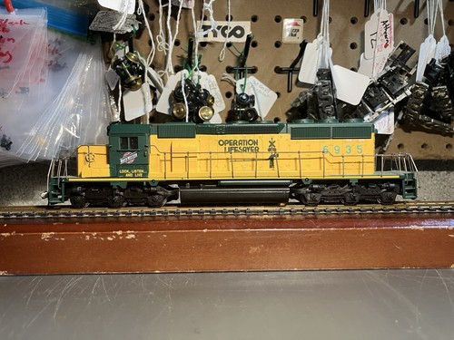 ATHEARN HO SD40-2 CHICAGO Y NORTH WESTERN CNW 6935 OPERACIÓN SALVAVIDAS | Condition: For parts or not working