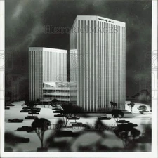 1990 Press Photo Architectural model of Sperry Univac Plaza in Chicago