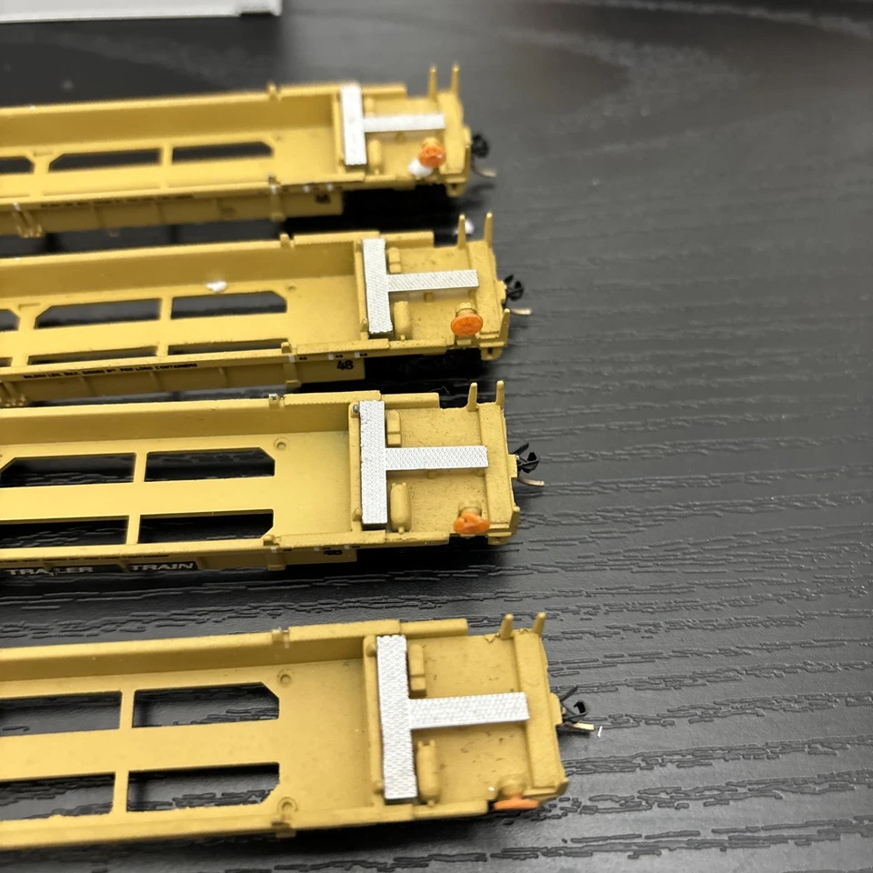 N Scale Walthers Well Cars TTX 4 Car Set With Containers Santa Fe BNSF W/ MTL’s - Image 4 of 4