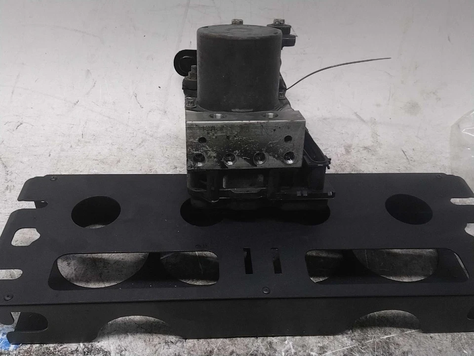 Infiniti G37 2012 conjunto de bomba y motor ABS fabricante de equipos originales 476601 NM8C 112 k millas Foto 2 de 3