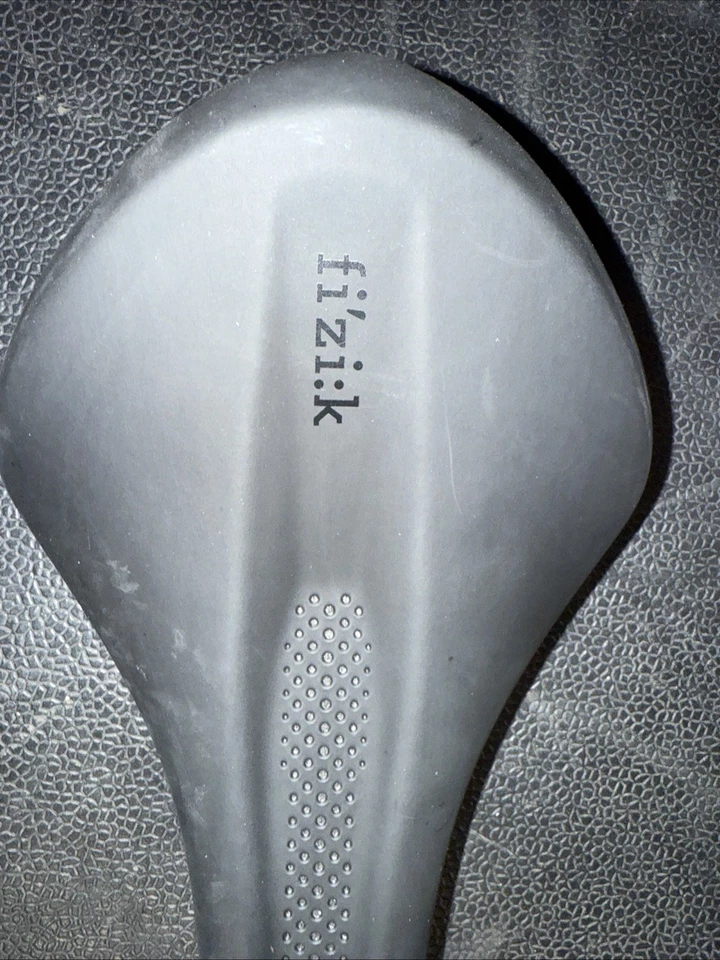 Седло гоночное дорожное гравийное Fizik Aliante Tempo 2024 черное 150 мм унисекс - Изображение 2 из 4