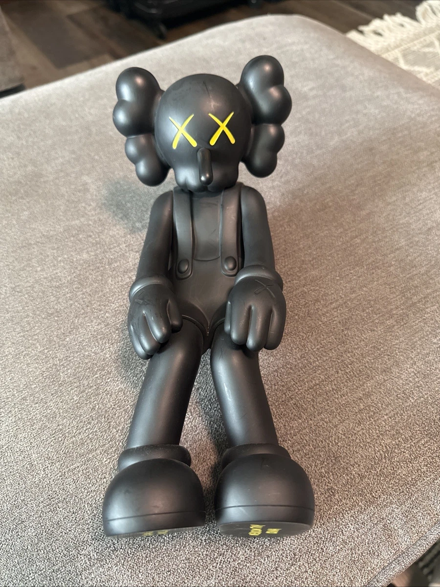 Preços baixos em KAWS KAWS Companion 1:6 figuras de ação de vinil
