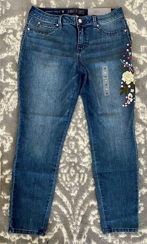 NWT Jennifer Lopez Dahlia Embroidered 