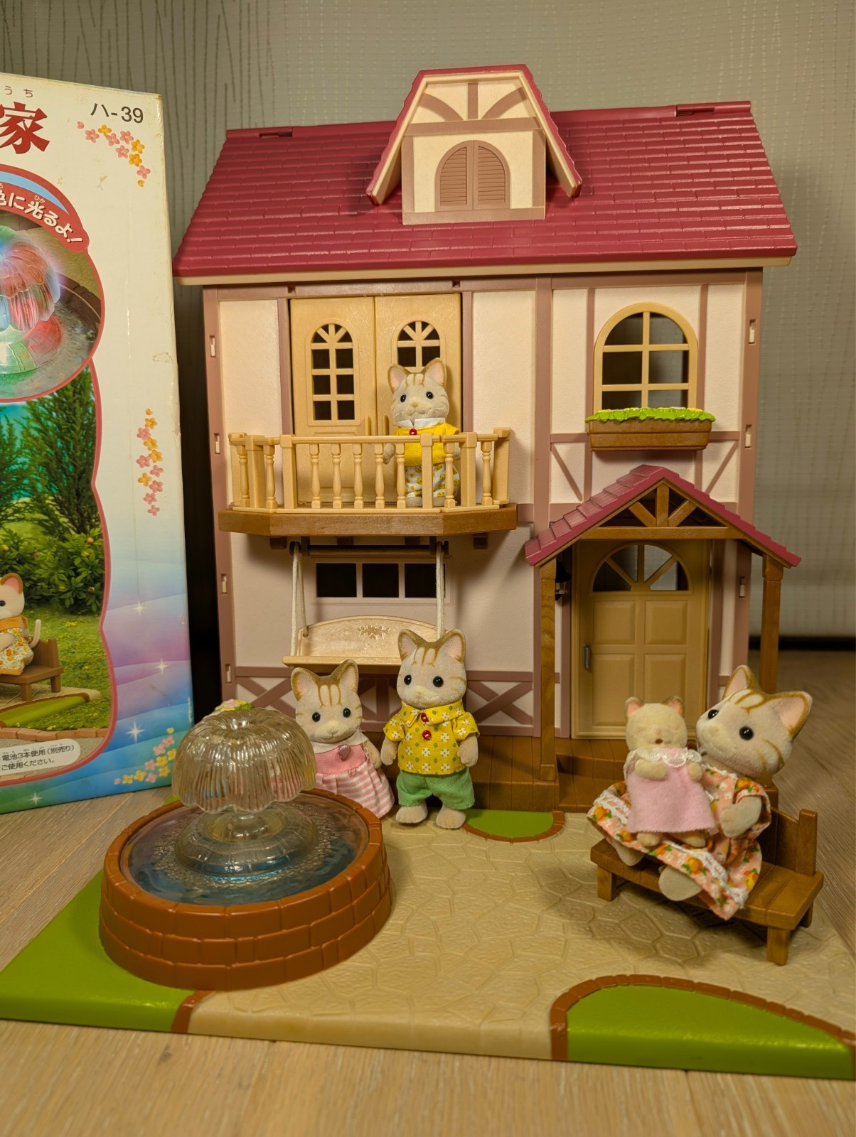 Sylvanian Families Sparkling Fountain Large House Complete & Cat Family Set Rare