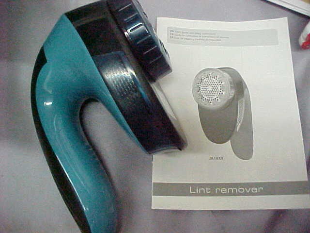 Rowenta JA1011 Portable Lint Remover Shaver w/Adjustable Shave Height BLUE w/bro