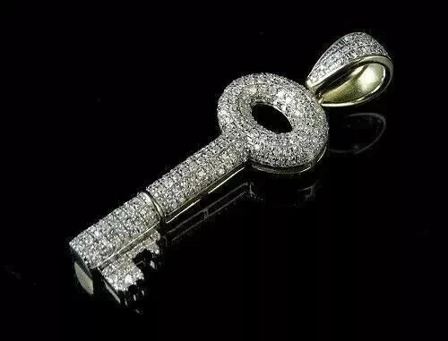 Colgante con dije de llave para hombre enchapado en oro amarillo de 14 quilates diamante de corte redondo simulado de 2 quilates Foto 3 de 4