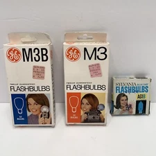 Vintage Lot of 18 GE Sylvania Flash Bulbs M38 (8) M3 (5) AG1B (5) Blue