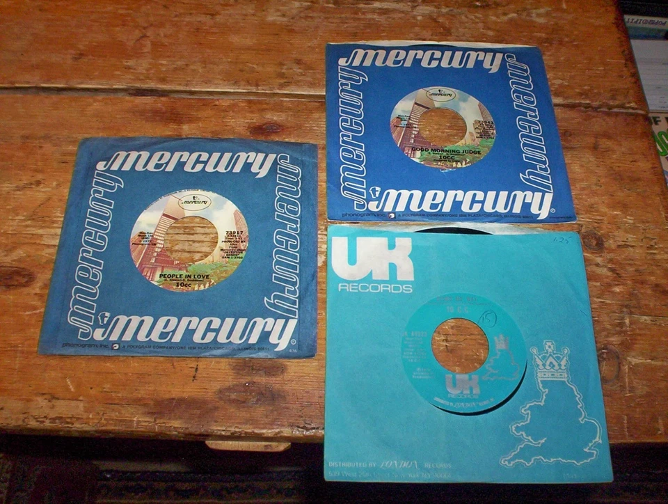 10 CC (3) vinyl 45 set sale: DON'T SQUEEZE ME / LAID BACK / WALL ST. SHUFFLE NM- Foto 2 de 2