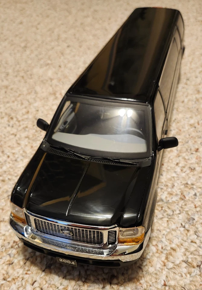 1/18 Sunstar Ford Excursion Limousine Black | Excellent & Rare!!!  **NO BOX** - Image 2 of 4