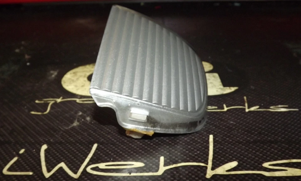 97-01 USDM OEM Infiniti Q45 delantero lado del conductor luz antiniebla perno cubierta moldura L Foto 2 de 4