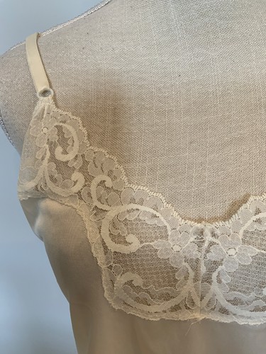 Vintage J.C.PENNEY Womens Size 34 Ivory Adjustable Straps Lace Trim Camisole Top - Picture 2 of 6