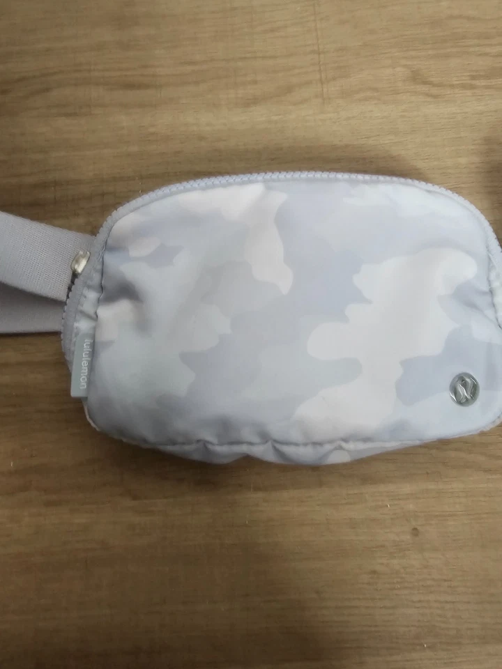 Lululemon Everywhere Belt Bag Camo Light Blue Silver - Image 2 of 4