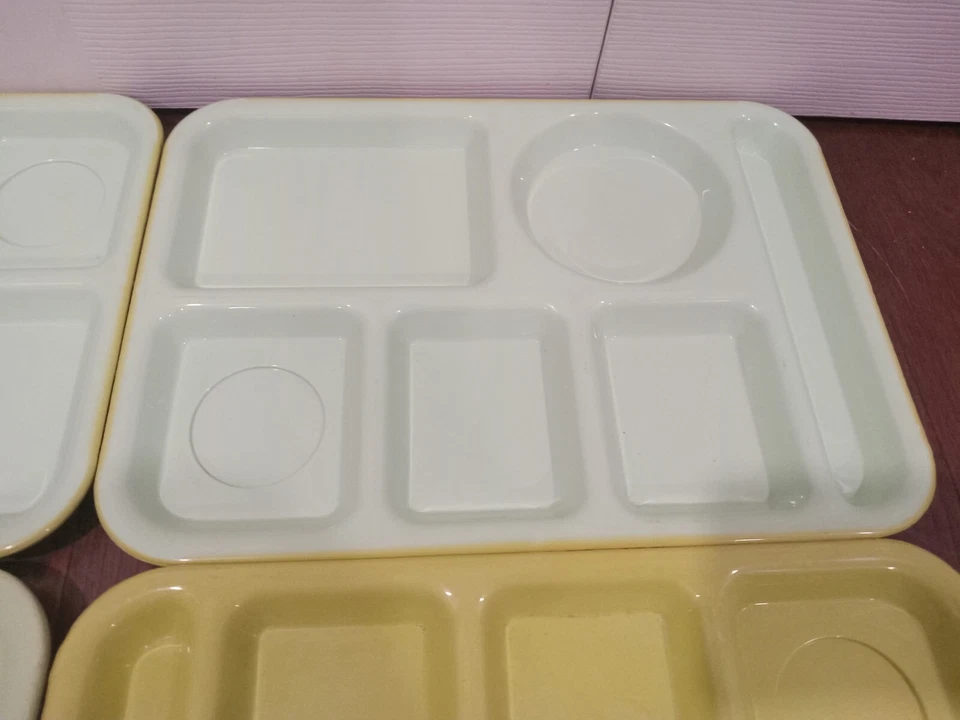 Lot of 4 SiLite School Cafeteria Lunch Trays -   Yellow And Green 6 Compartments - Image 3 of 4