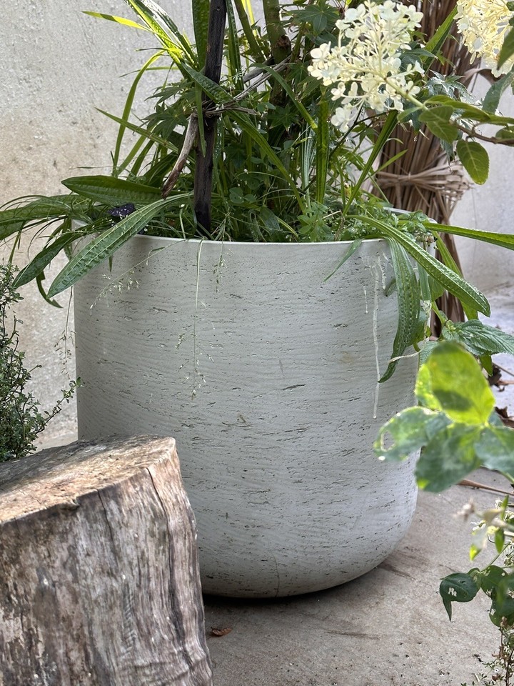 Extra large grey concrete look plant pot (with drainage hole) Ø 44cm