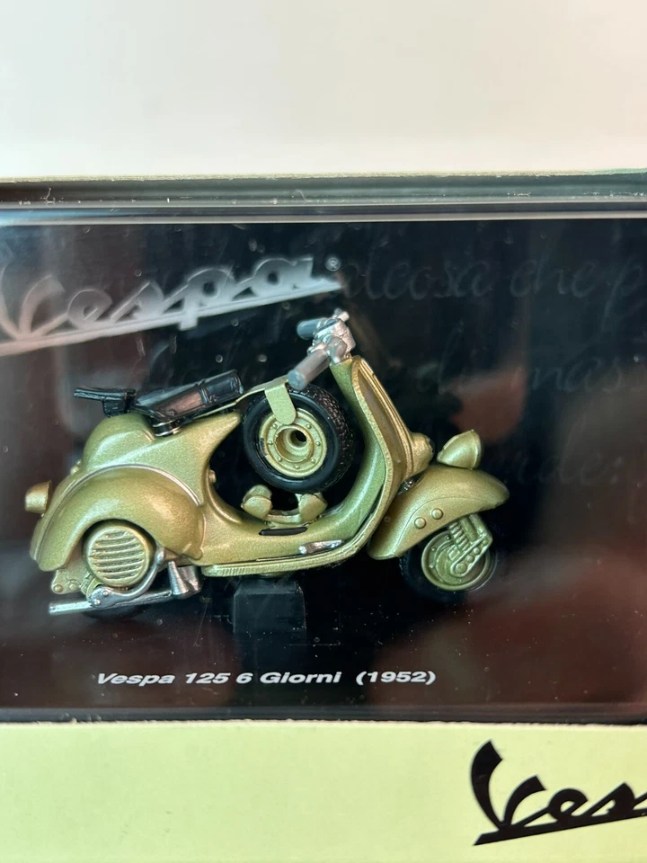 New Ray 1:32 Scale 1952 Vespa 125 6 Giorni Scooter - Image 2 of 4