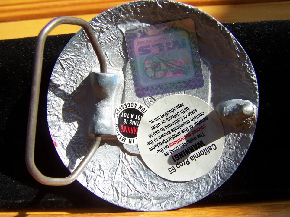 Лицензированная пряжка ремня Great American Products Toronto FC Soccer MLS 2,75 дюйма - Изображение 4 из 4