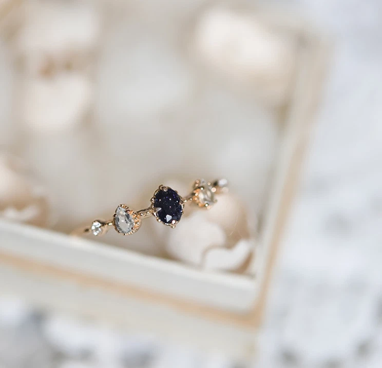 Подарки женское изящное кольцо открытого размера с голубым золотым камнем куполом и кубическим цирконием - Изображение 4 из 4