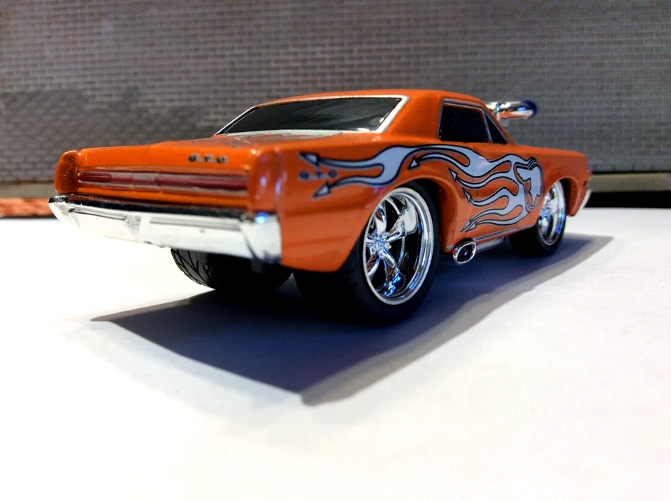 THE ORIGINAL MUSCLE MACHINES 1964 PONTIAC GTO - 1/64 64 -GTO   Foto 2 de 4