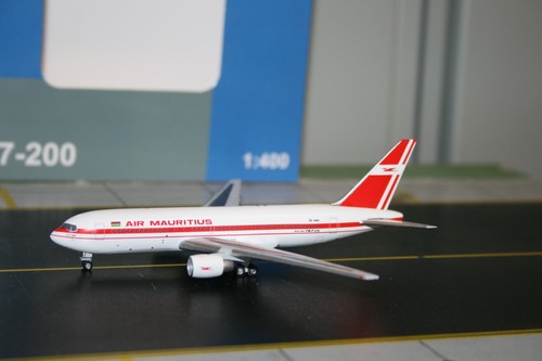 Aeroclassics 1:400 Air Mauritius Boeing 767-200 3B-NAK (AC411233) DEFECT - Picture 5 of 7