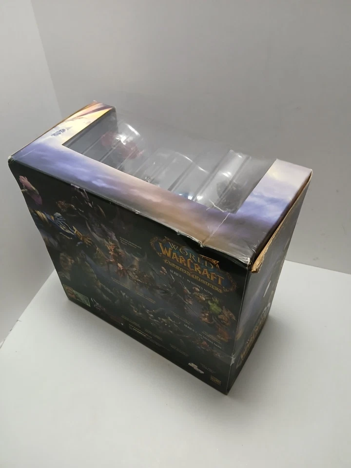 Figura Coleccionista DC Unlimited World of Warcraft Vindicator Maraad Deluxe SELLADA Foto 3 de 4