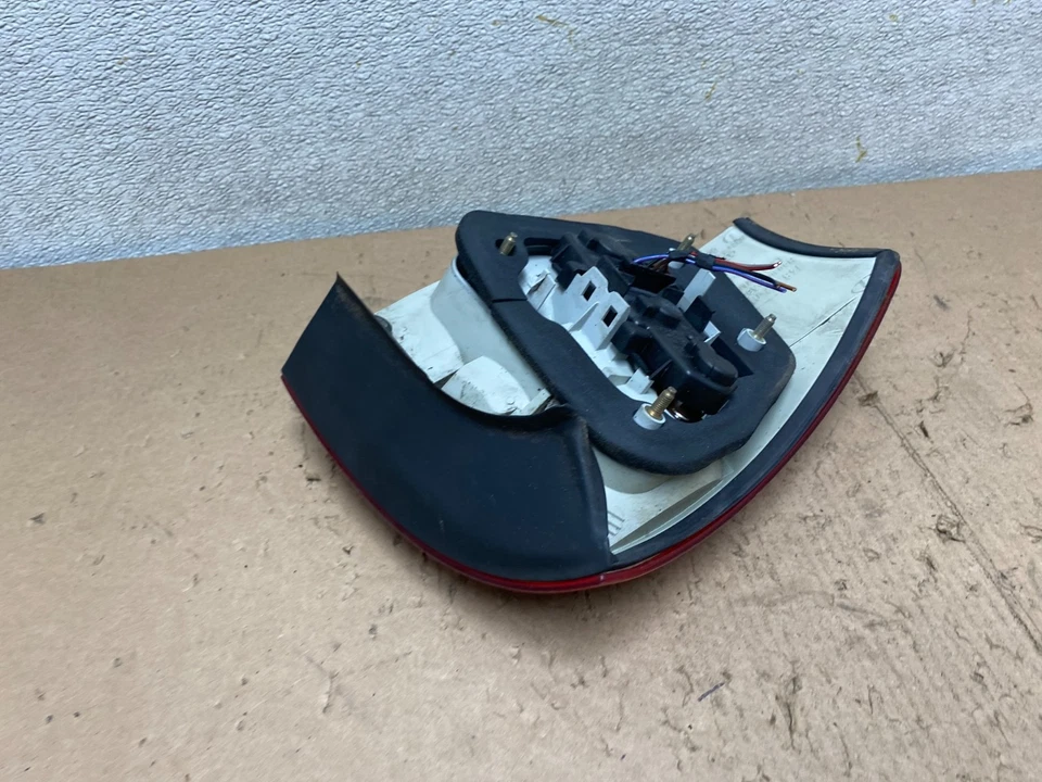 Audi A6 2002 2003 2004 sedán OEM pasajero derecho luz trasera lateral derecha OEM S5200 DG Foto 4 de 4