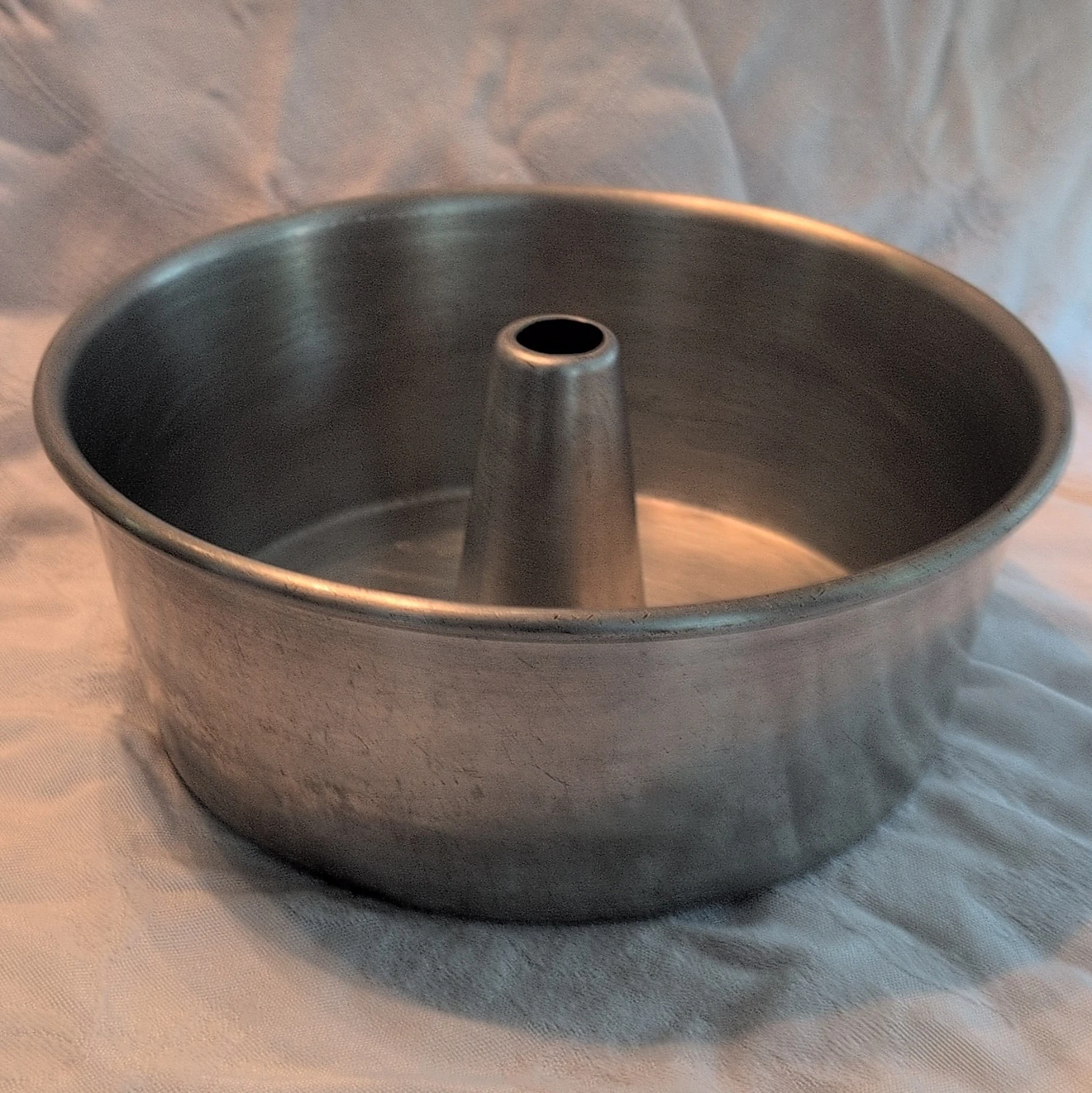 National 1808 24 Cup Aluminum 2-Piece Angel Food Cake Pan, Silver 10 in