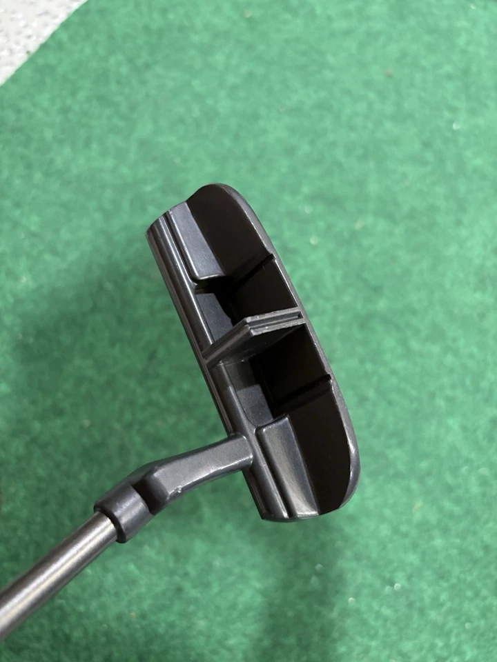 LIGHTLY  USED SQUARE TWO SERIES G SIGHT SYSTEM PUTTER - Image 3 of 4
