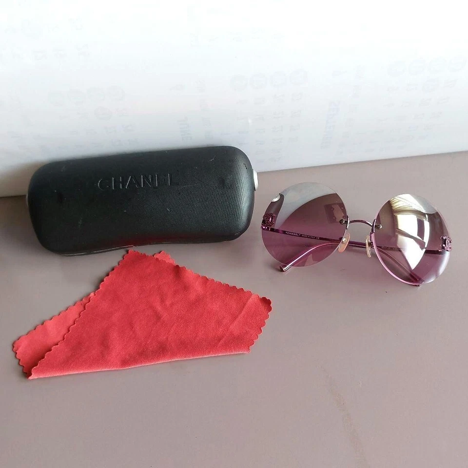 Óculos de sol CHANEL Coco logotipo motivo vintage 4057-D 120 lentes roxas - Imagem 2 de 4