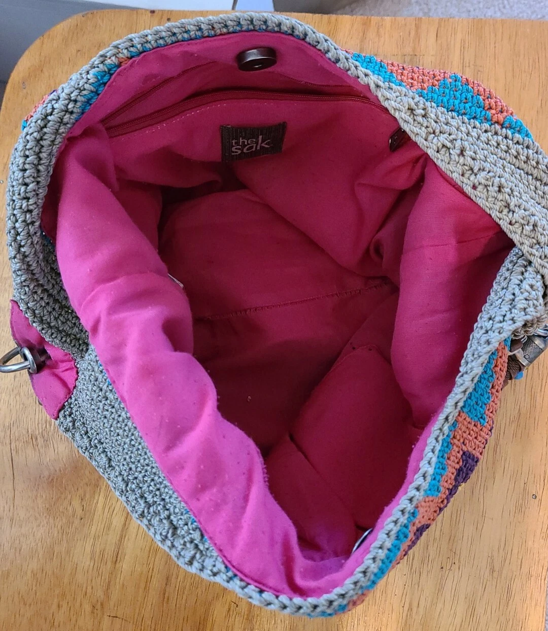 Borsa boho The Sak Cambria all'uncinetto multicolore arcobaleno tracolla tessuto hobo