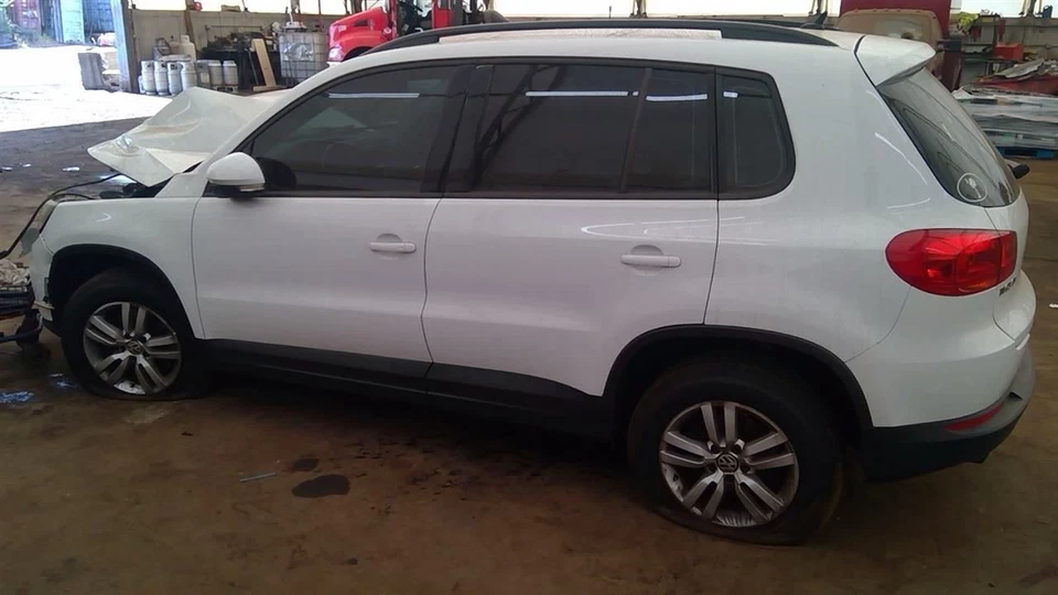 (LOCAL PICKUP ONLY) Trunk/Hatch/Tailgate Spoiler With Camera Fits 12-17 TIGUAN 6 Foto 4 de 4